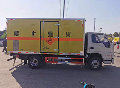 磐安爆破器材运输车工人安全操作规范与智能技术保障